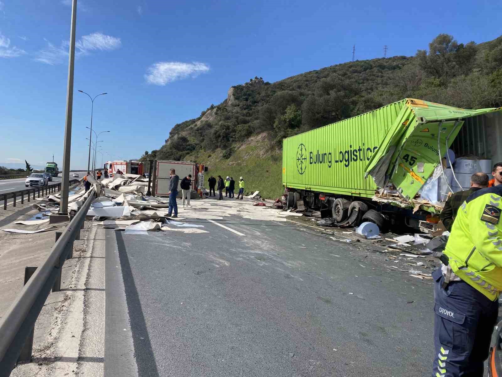 TEM’de iki tır kazaya karıştı, trafik felç oldu
