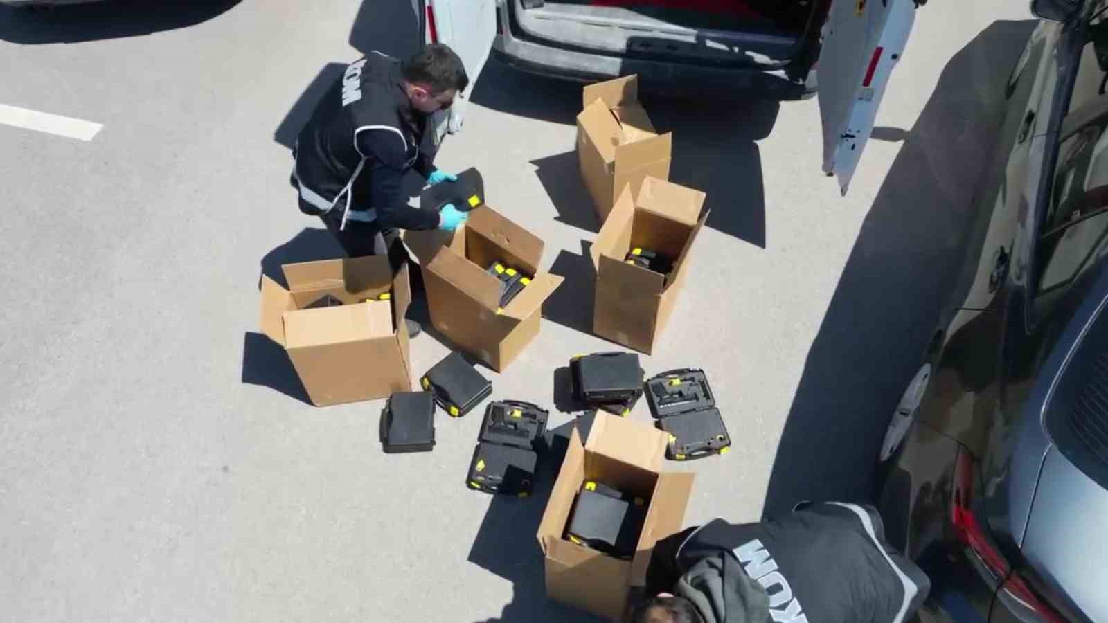 TEM’de silah kaçakçılığı operasyonu: 60 tabanca ele geçirildi
