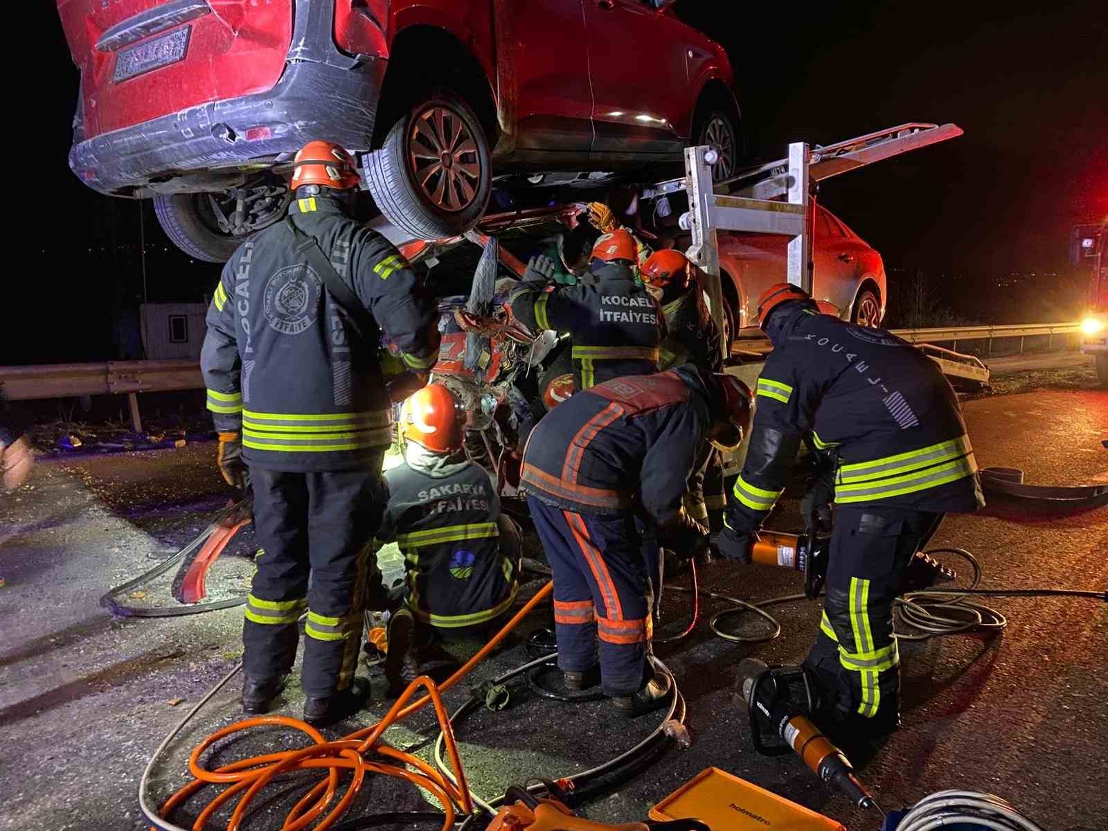 TEM’de vinç destekli kurtarma: Taşıdığı araçla çarptığı tır arasında sıkıştı
TEM’de vinç destekli kurtarma: Taşıdığı araçla çarptığı tır arasında sıkıştı
