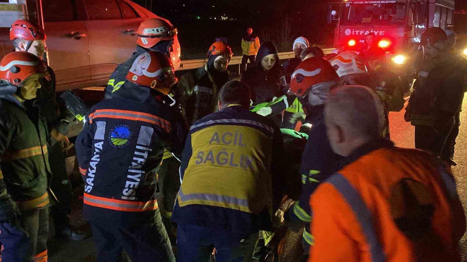 TEM’de vinç destekli kurtarma: Taşıdığı araçla çarptığı tır arasında sıkıştı
TEM’de vinç destekli kurtarma: Taşıdığı araçla çarptığı tır arasında sıkıştı