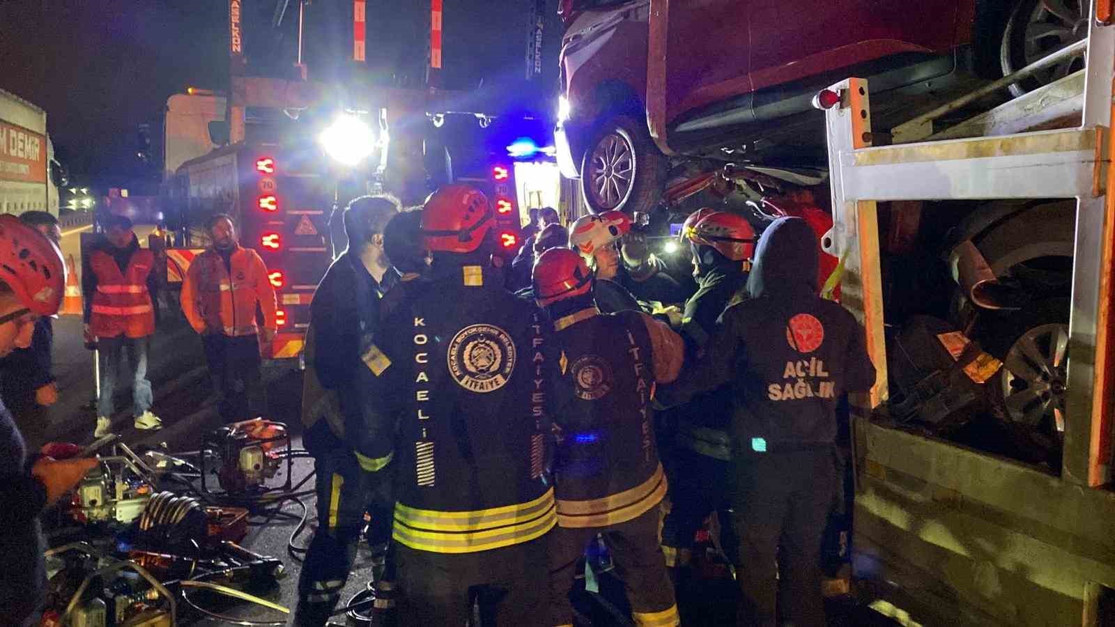 TEM’de vinç destekli kurtarma: Taşıdığı araçla çarptığı tır arasında sıkıştı
TEM’de vinç destekli kurtarma: Taşıdığı araçla çarptığı tır arasında sıkıştı