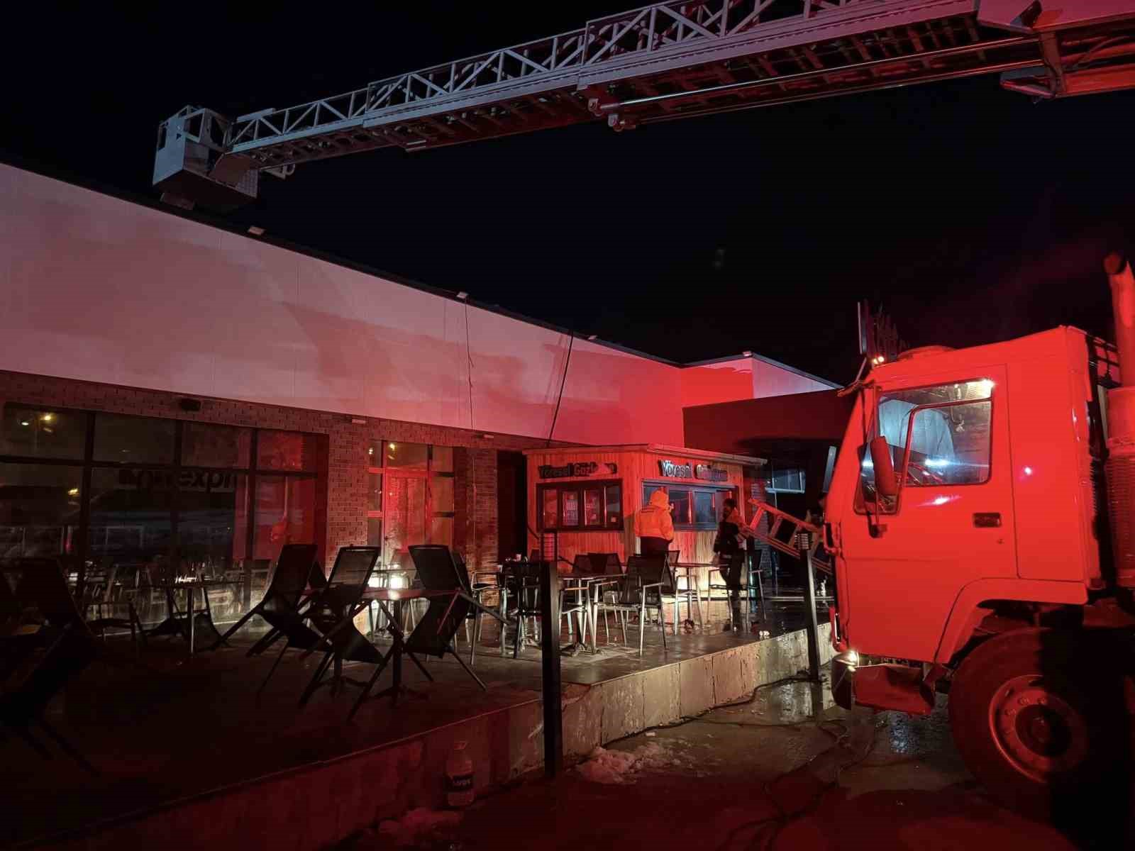 TEM’deki dinlenme tesisinde korkutan yangın
