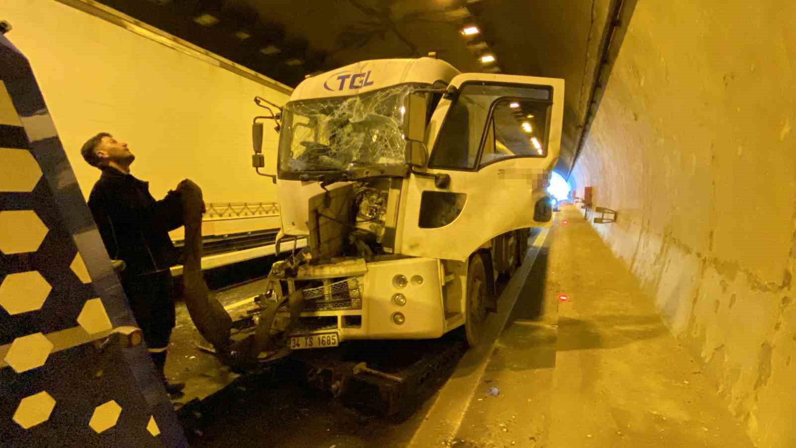 TEM’deki zincirleme kaza trafiği durma noktasına getirdi
