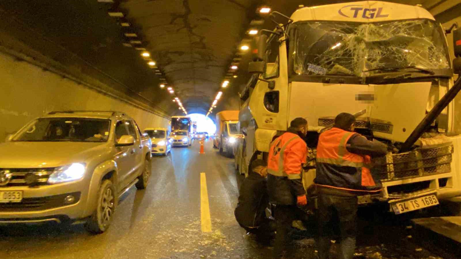 TEM’deki zincirleme kaza trafiği durma noktasına getirdi
