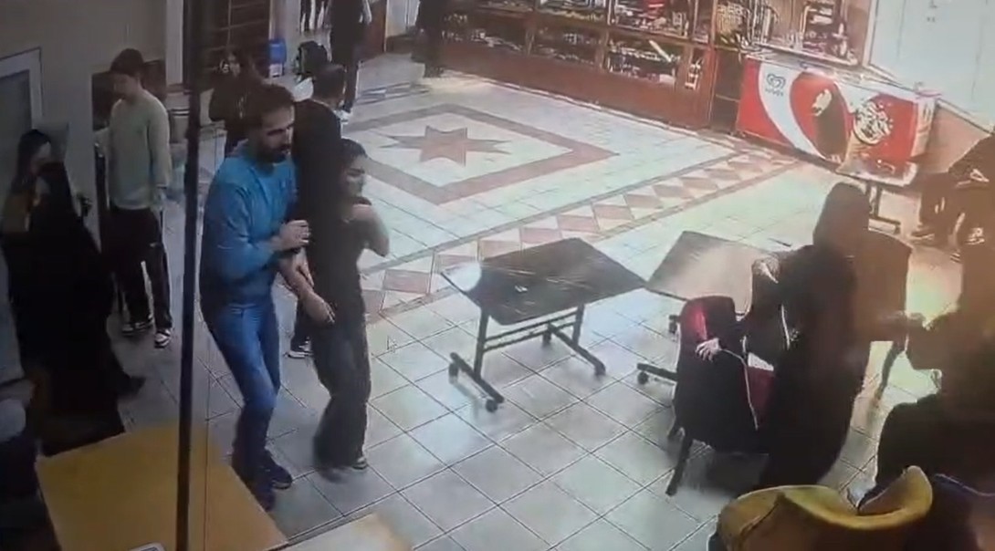 Teneffüste ölümle burun buruna gelen öğrenciyi öğretmenleri hayata döndürdü
