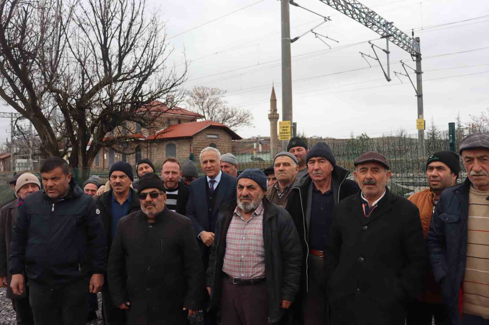 Teravih namazı için 5 kilometre yürümek istemiyorlar
Teravih namazı için 5 kilometre yürümek istemiyorlar