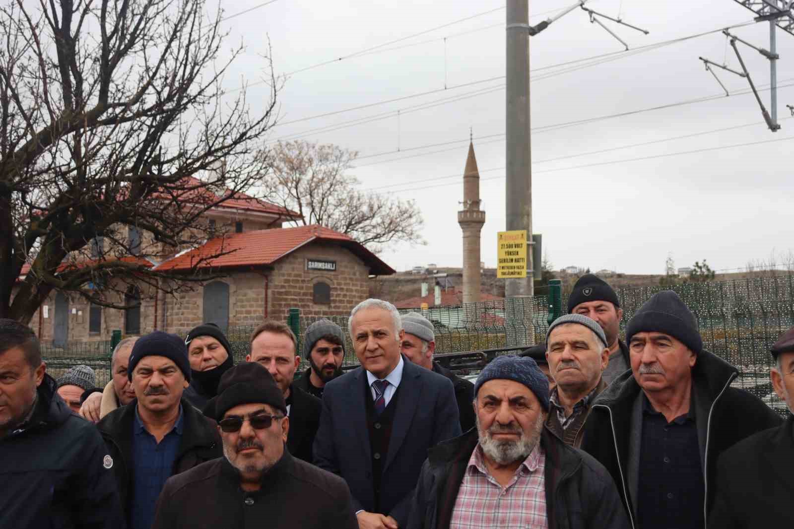 Teravih namazı için 5 kilometre yürümek istemiyorlar
Teravih namazı için 5 kilometre yürümek istemiyorlar