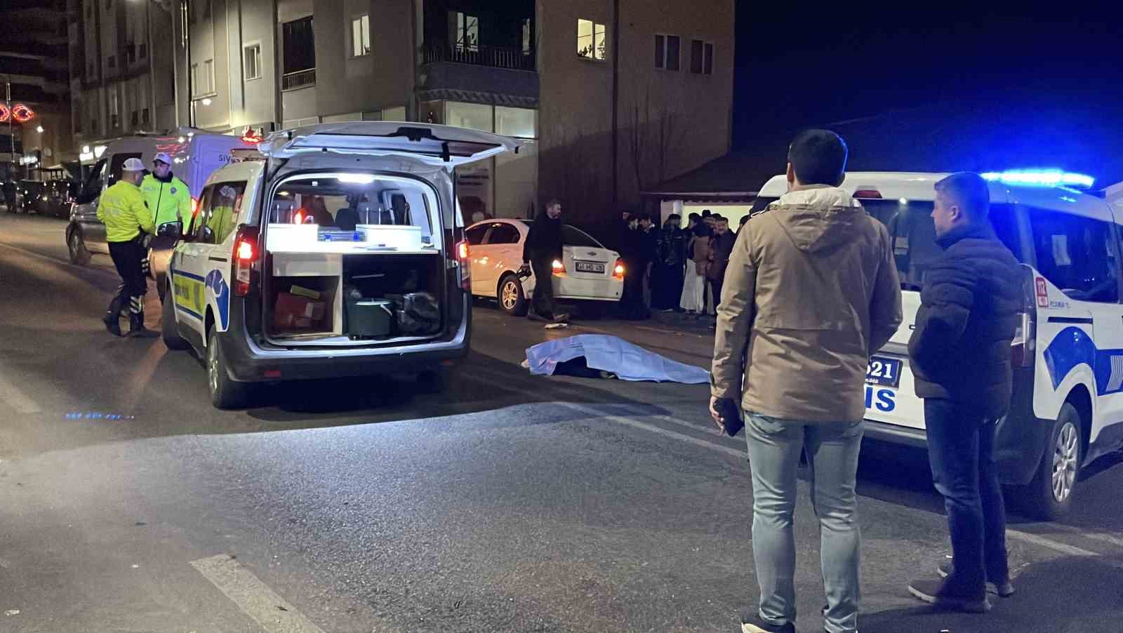 Teravih namazına giderken otomobilin çarptığı kadın hayatını kaybetti, gelini yaralandı
