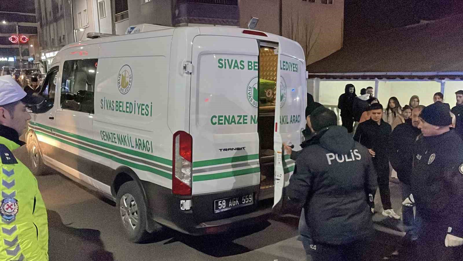 Teravih namazına giderken otomobilin çarptığı kadın hayatını kaybetti, gelini yaralandı
