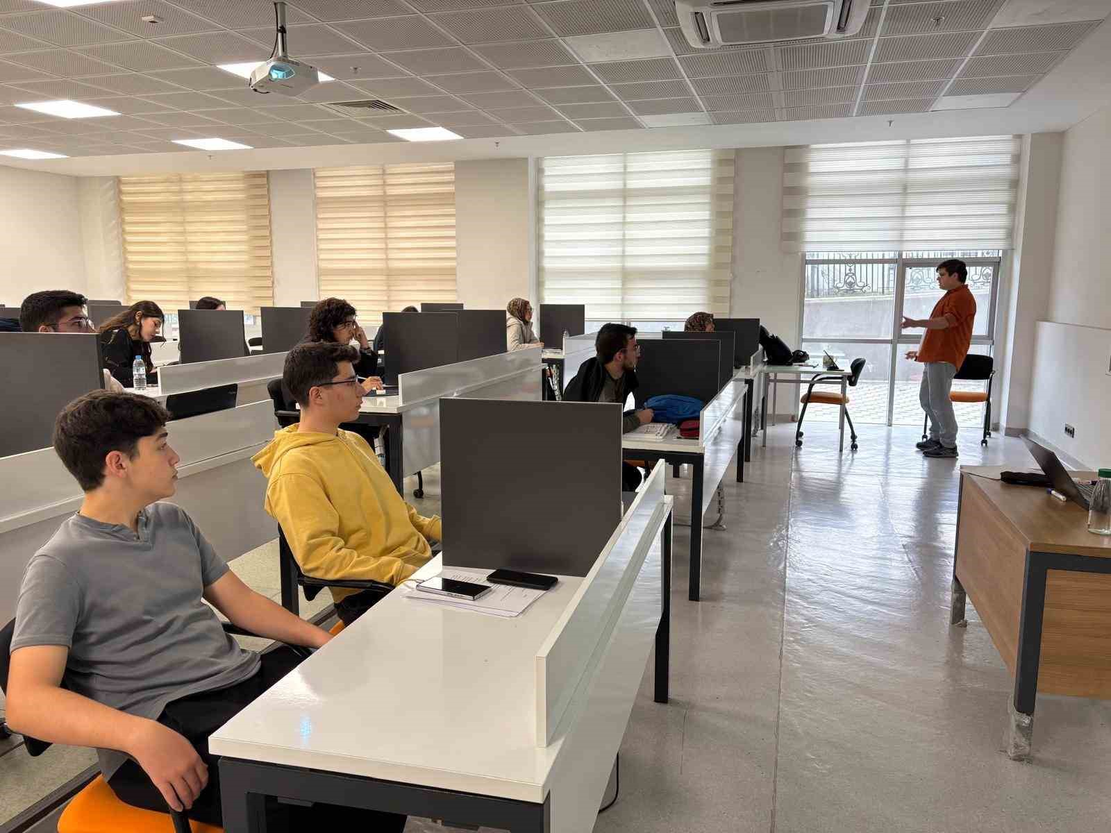 "Tercihten Önce Üniversiteni Yaşa" projesi özel okul başvuruları başladı
"Tercihten Önce Üniversiteni Yaşa" projesi özel okul başvuruları başladı