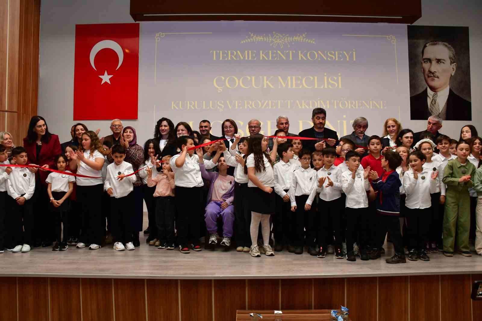 Terme’de çocuklar yönetimi katılıyor
