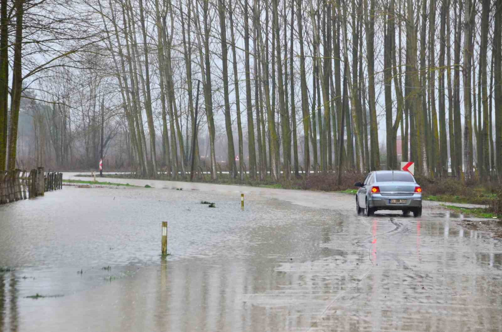 Terme’de ovada su taşkını, yüksekte kar esareti
