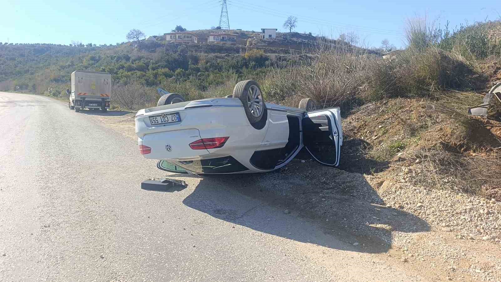 Ters dönen otomobilin sürücüsü yaralandı
