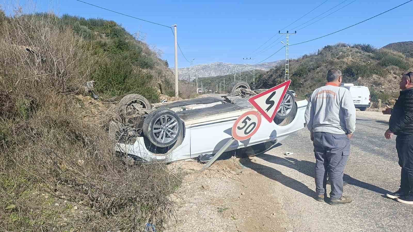 Ters dönen otomobilin sürücüsü yaralandı
