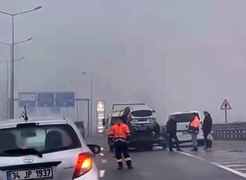 Ters şeritten gelen otomobil ortalığı birbirine kattı
