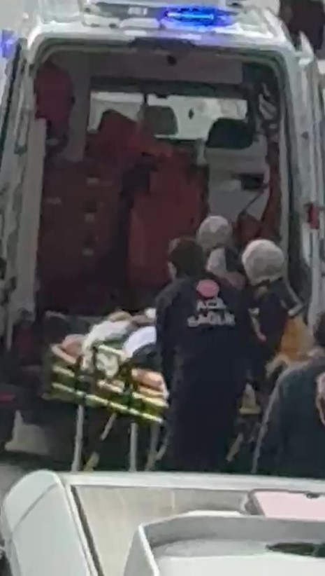 Ters yönden gelen motosiklete otomobil çarptı: 1 yaralı
