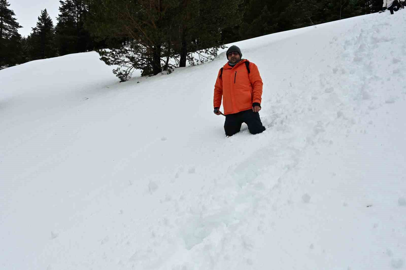 Tersun Dağı’nda zorlu kış yürüyüşü: Kar kalınlığı 1,5 metreyi buldu
Tersun Dağı’nda zorlu kış yürüyüşü: Kar kalınlığı 1,5 metreyi buldu