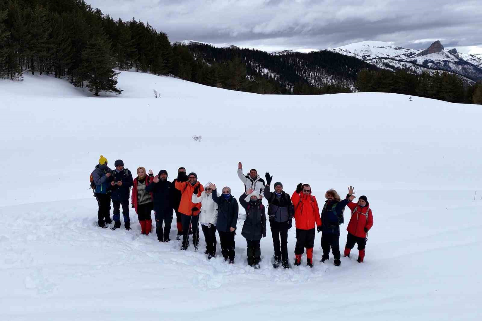Tersun Dağı’nda zorlu kış yürüyüşü: Kar kalınlığı 1,5 metreyi buldu
Tersun Dağı’nda zorlu kış yürüyüşü: Kar kalınlığı 1,5 metreyi buldu