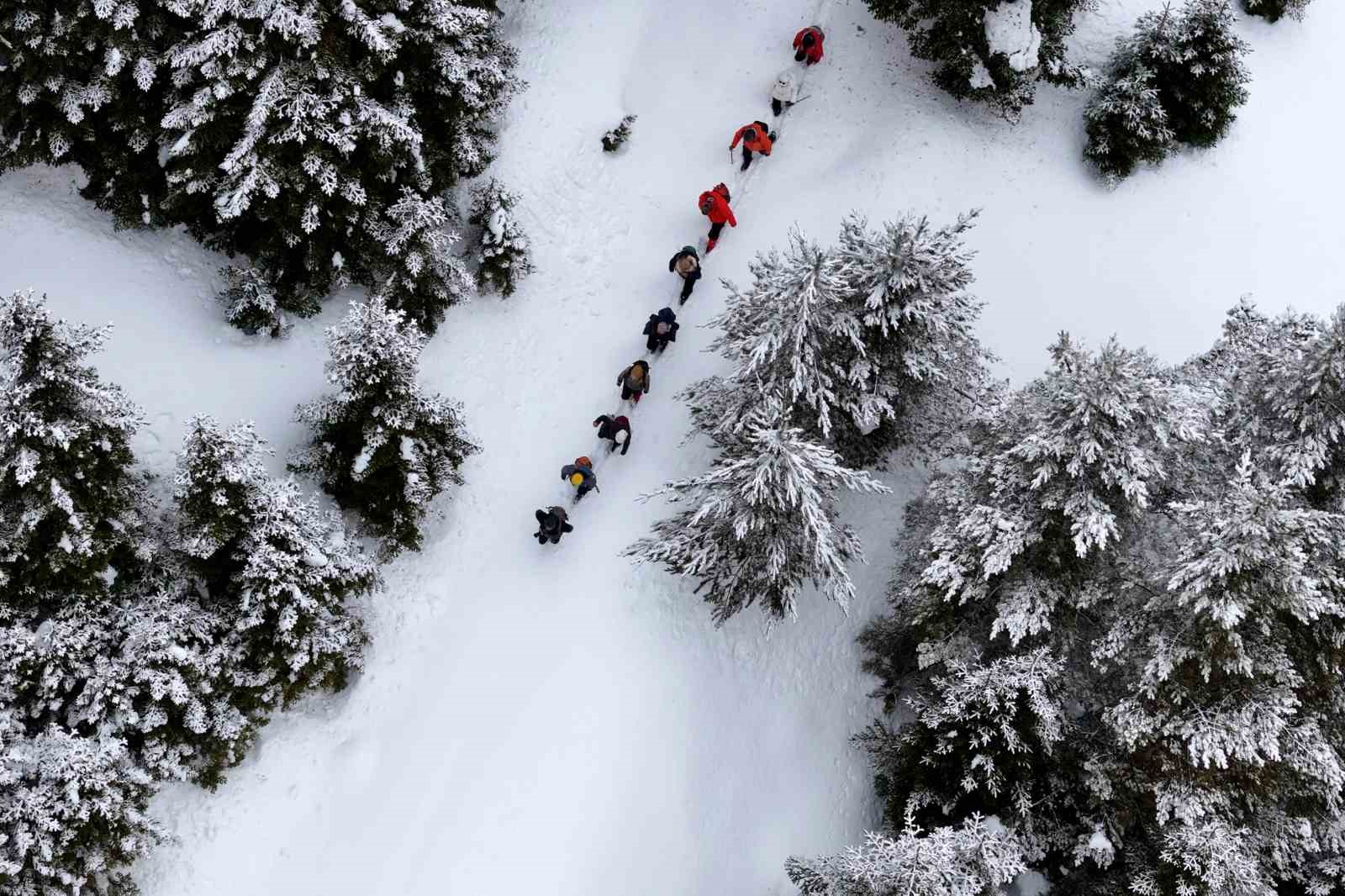 Tersun Dağı’nda zorlu kış yürüyüşü: Kar kalınlığı 1,5 metreyi buldu
Tersun Dağı’nda zorlu kış yürüyüşü: Kar kalınlığı 1,5 metreyi buldu