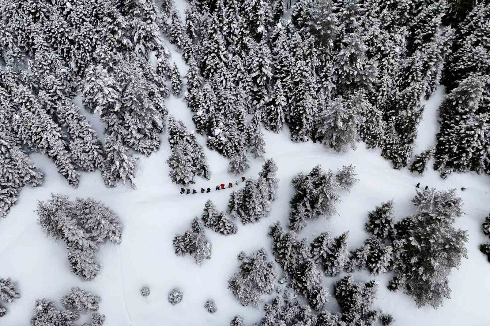 Tersun Dağı’nda zorlu kış yürüyüşü: Kar kalınlığı 1,5 metreyi buldu
Tersun Dağı’nda zorlu kış yürüyüşü: Kar kalınlığı 1,5 metreyi buldu