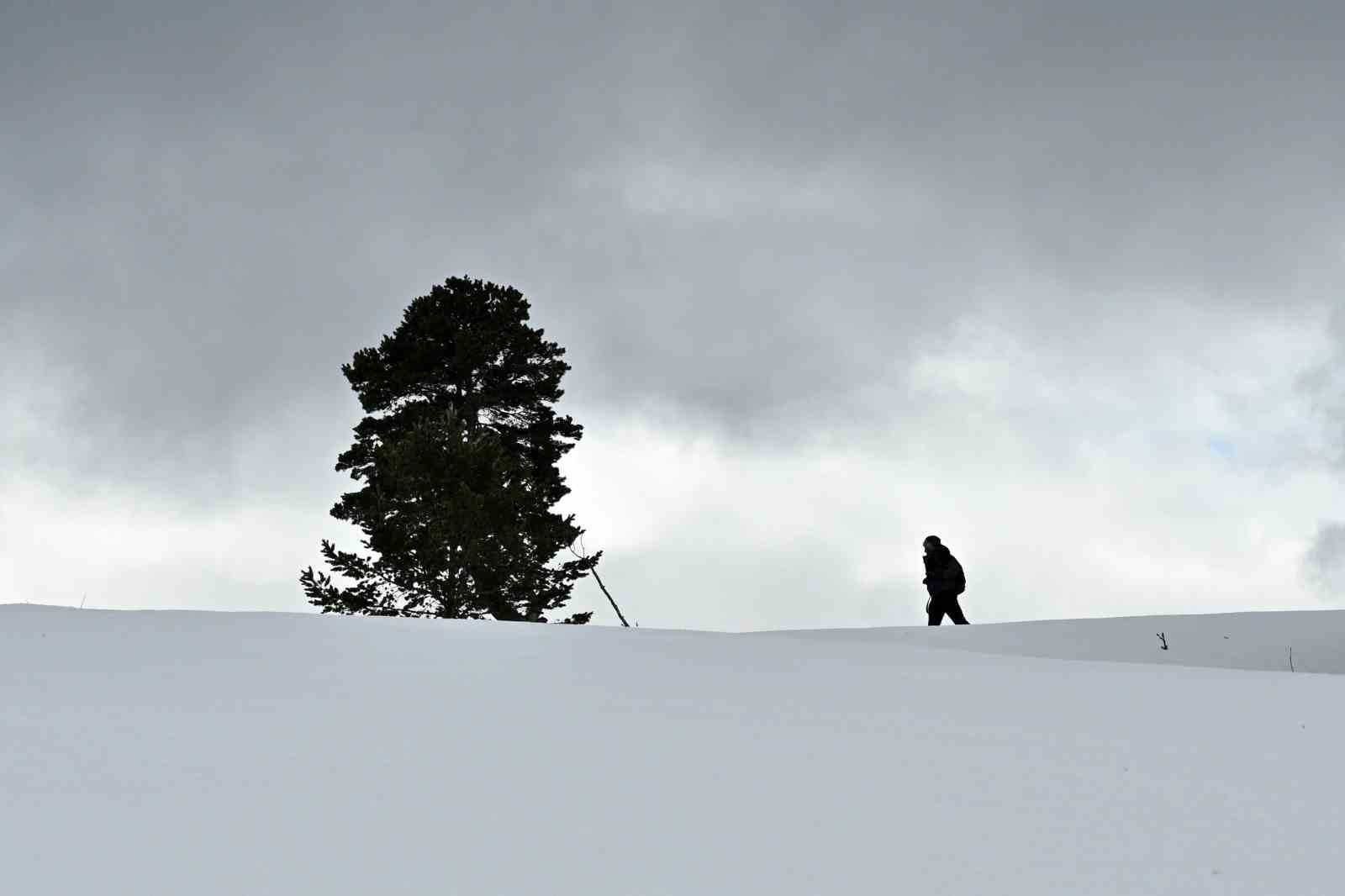 Tersun Dağı’nda zorlu kış yürüyüşü: Kar kalınlığı 1,5 metreyi buldu
Tersun Dağı’nda zorlu kış yürüyüşü: Kar kalınlığı 1,5 metreyi buldu