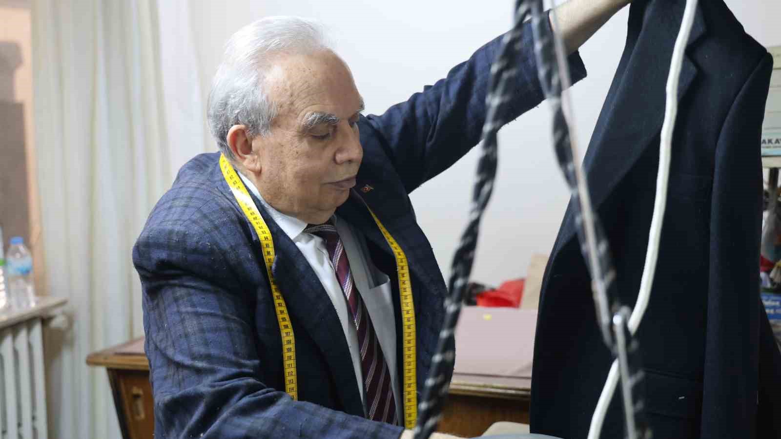 Terziliğe başladığı dükkanda emekli oldu
