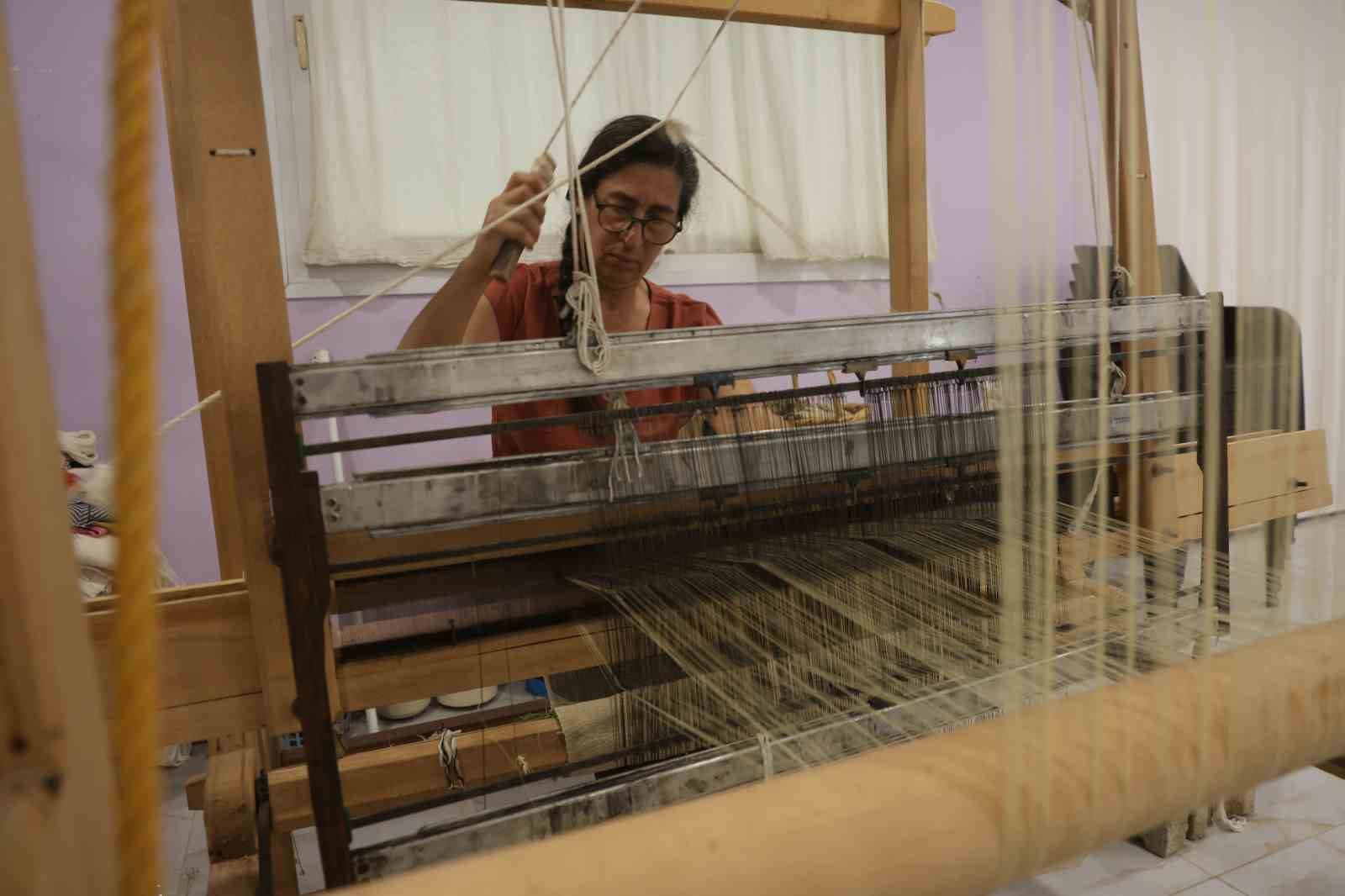 Tescilli ’Hatay Sarısı’nı yaşatmak için ömrünü adayan kadına "Yaşayan İnsan Hazinesi" ödülü
