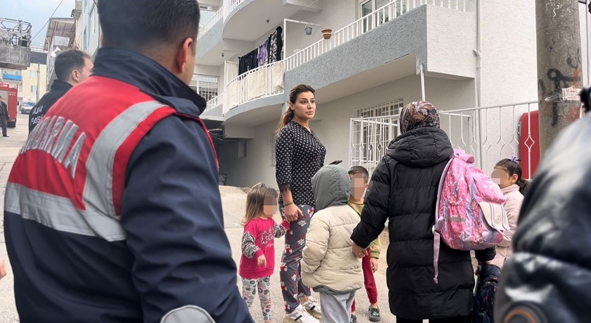 Teslim olmamak için kendini balkona kilitledi: Müzakereci ekipler sevk edildi
