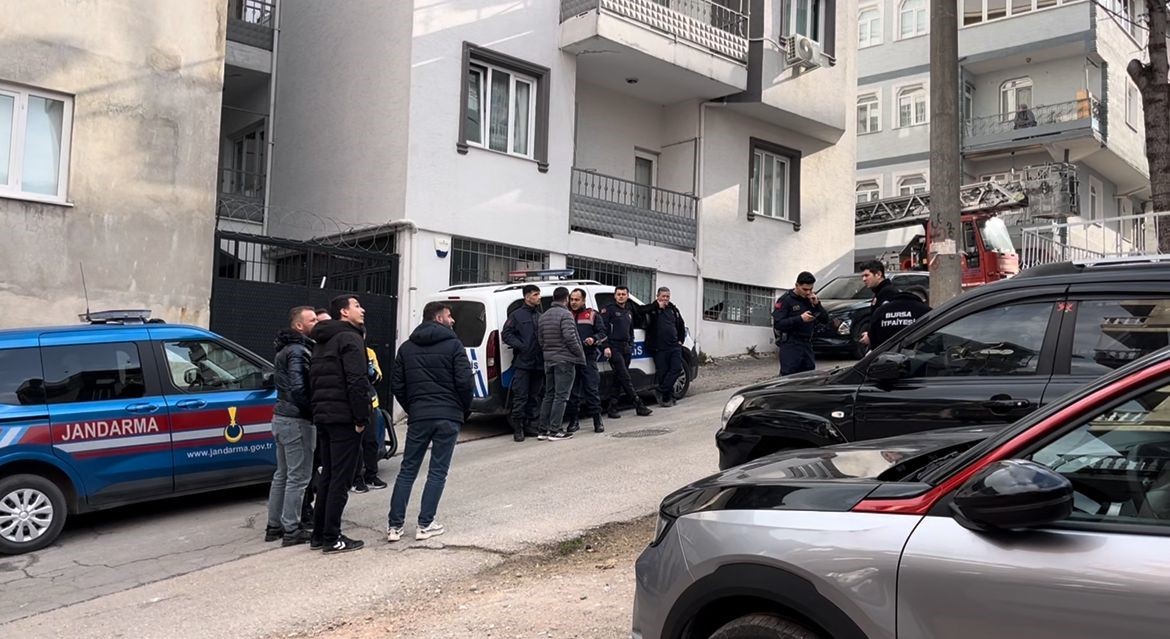 Teslim olmamak için kendini balkona kilitledi: Müzakereci ekipler sevk edildi
