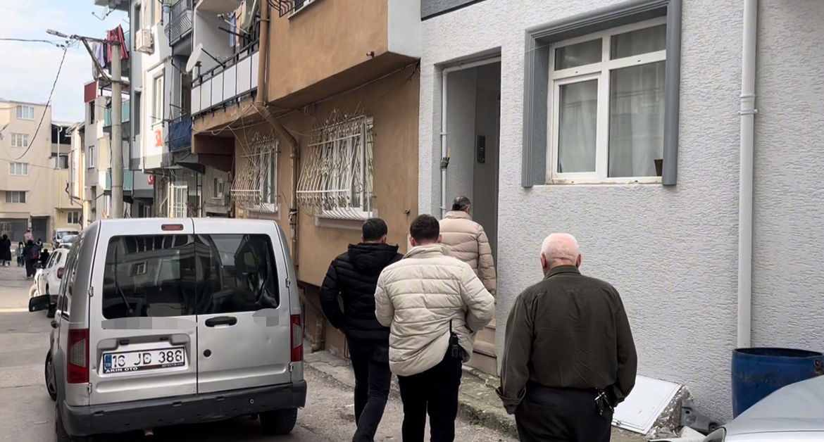 Teslim olmamak için kendini balkona kilitledi: Müzakereci ekipler sevk edildi
