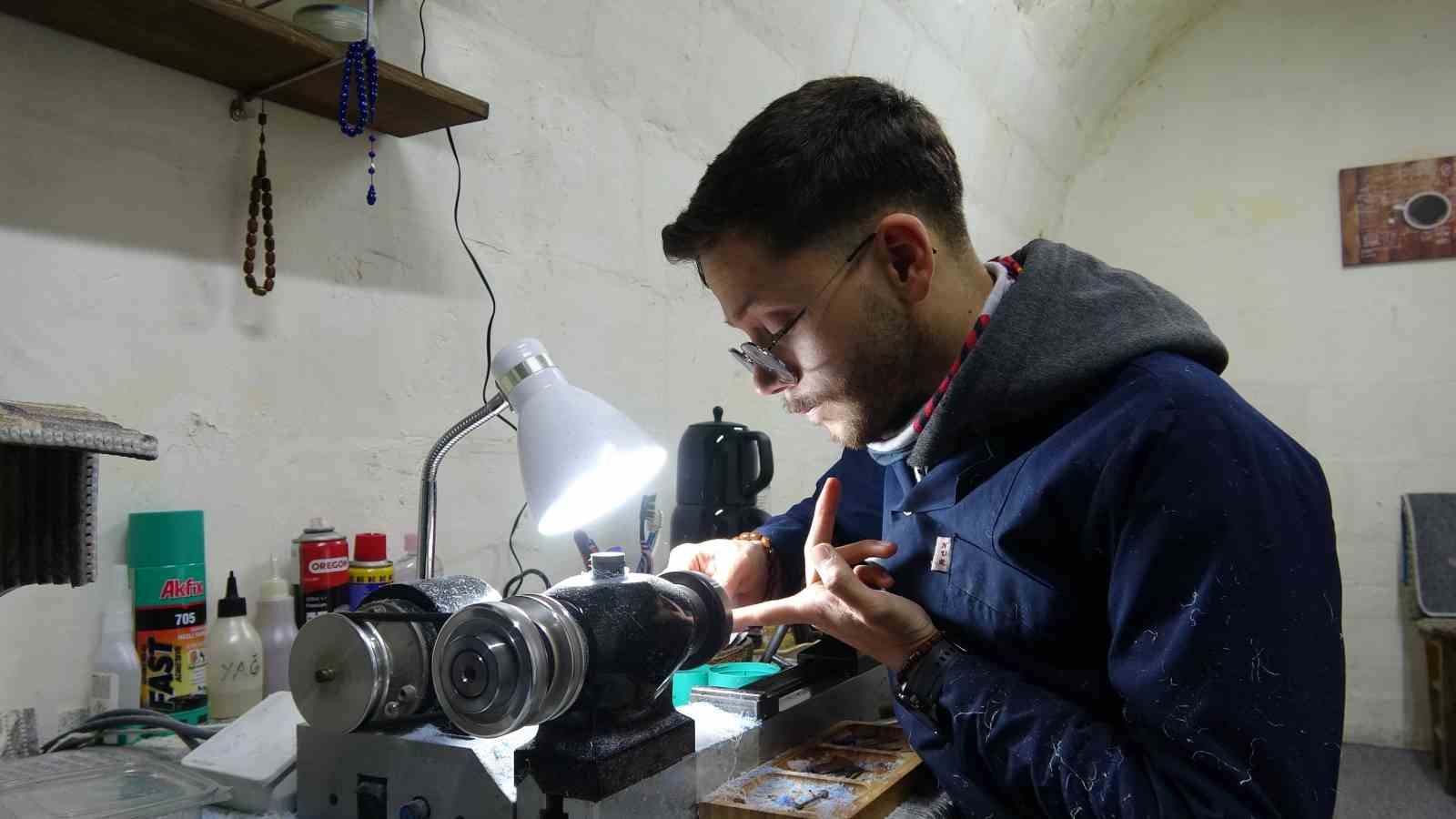 Tespih meraklısı genç hobisini ustalığa dönüştürdü
