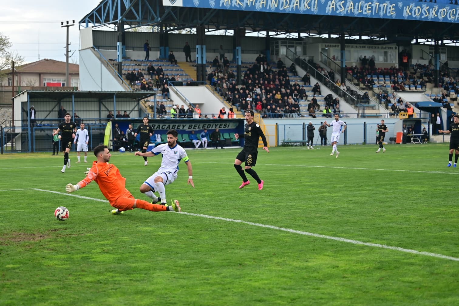 TFF 2. Lig: Karacabey Belediyespor: 4 - Kastamonuspor: 0
