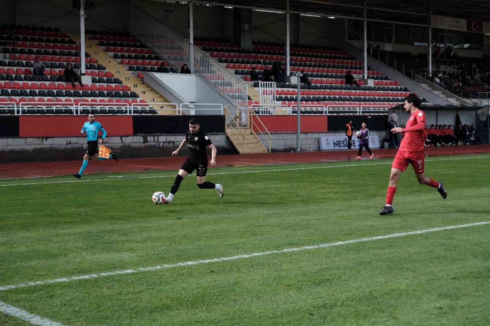 TFF 2. Lig: Kastamonuspor: 2 - Karaman FK: 2
