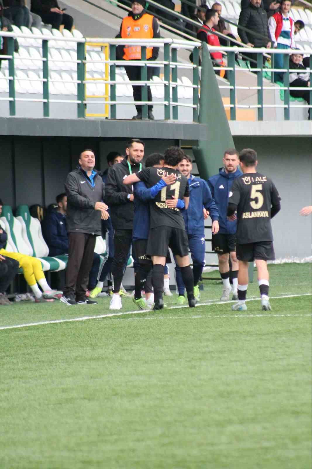 TFF 3. Lig: Çayelispor: 3 - Hopaspor: 2
