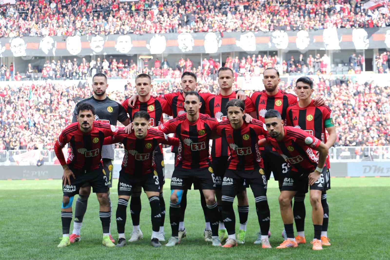 TFF 3. Lig: Eskişehirspor: 4 - Kütahyaspor: 0
