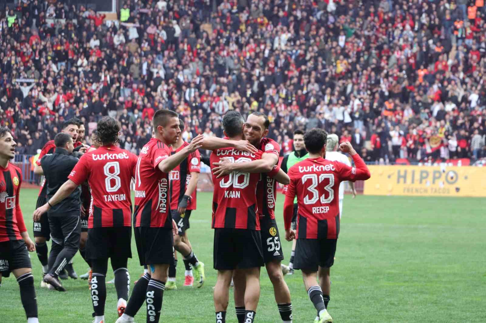 TFF 3. Lig: Eskişehirspor: 4 - Kütahyaspor: 0

