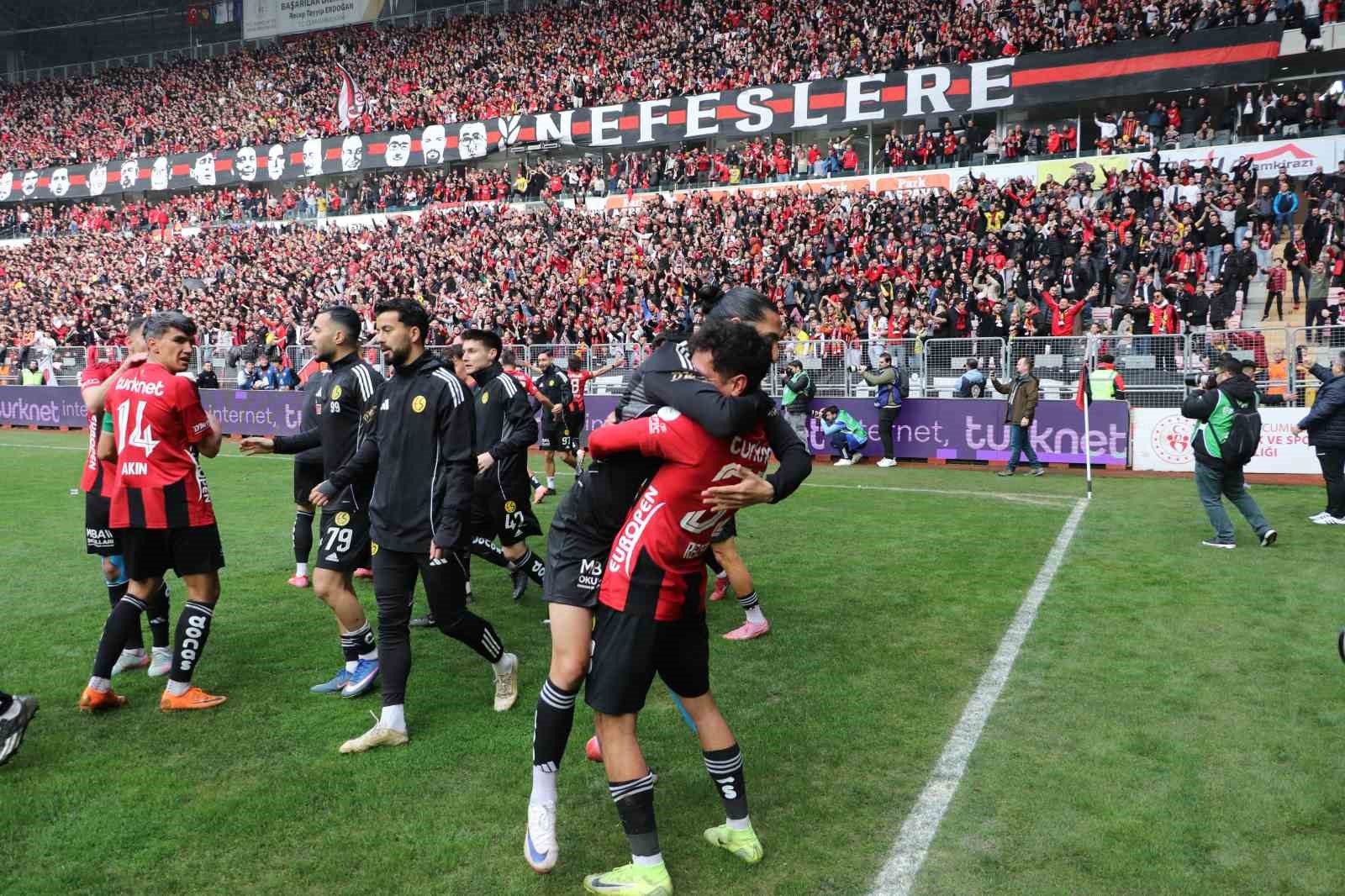 TFF 3. Lig: Eskişehirspor: 4 - Kütahyaspor: 0
