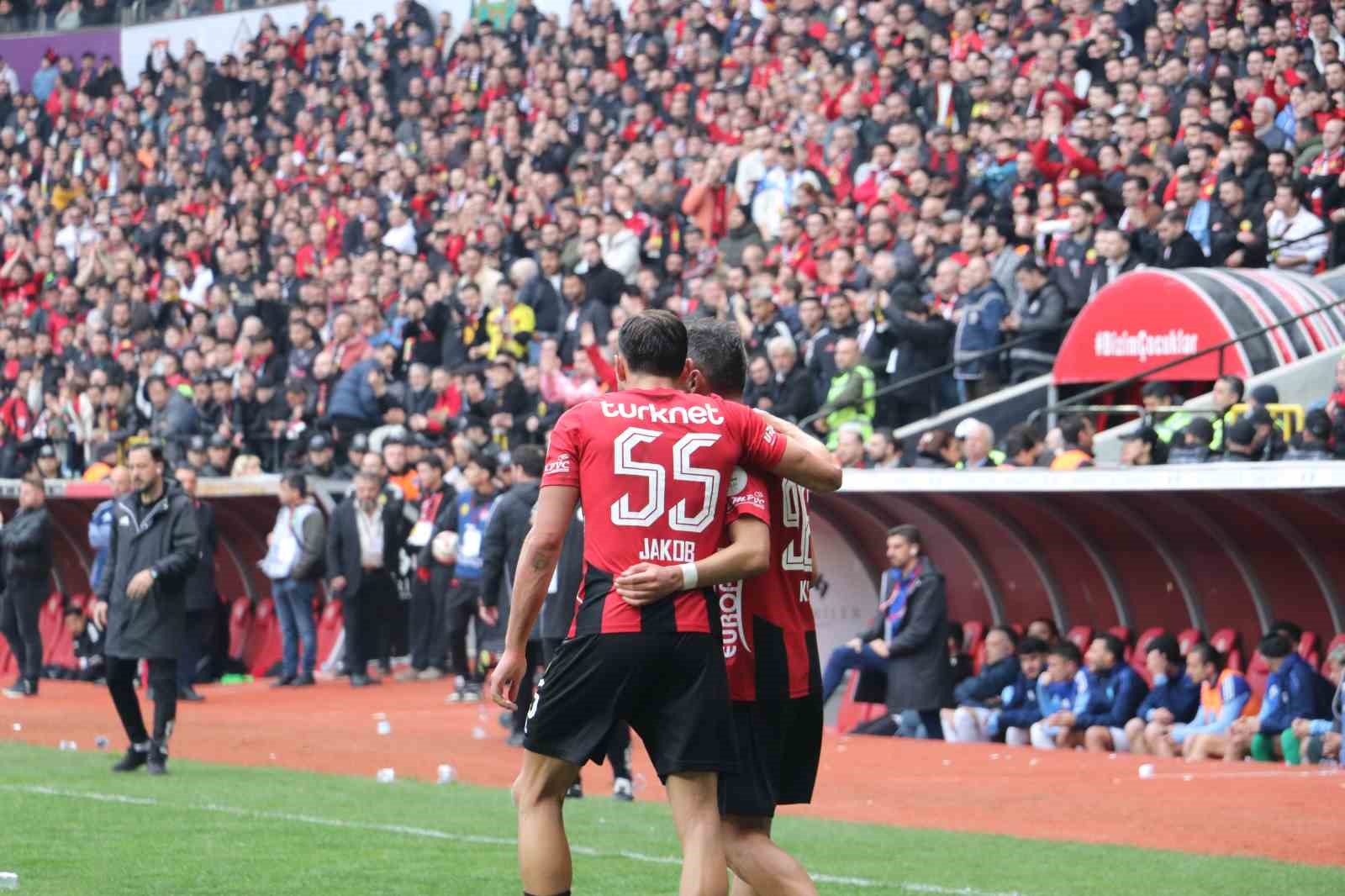 TFF 3. Lig: Eskişehirspor: 4 - Kütahyaspor: 0
