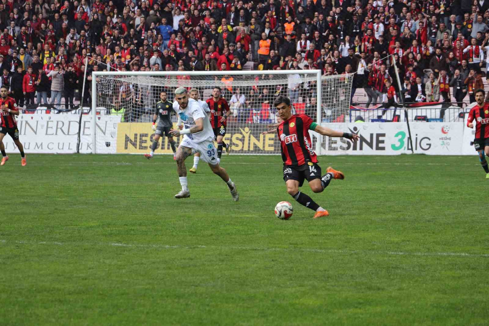 TFF 3. Lig: Eskişehirspor: 4 - Kütahyaspor: 0
