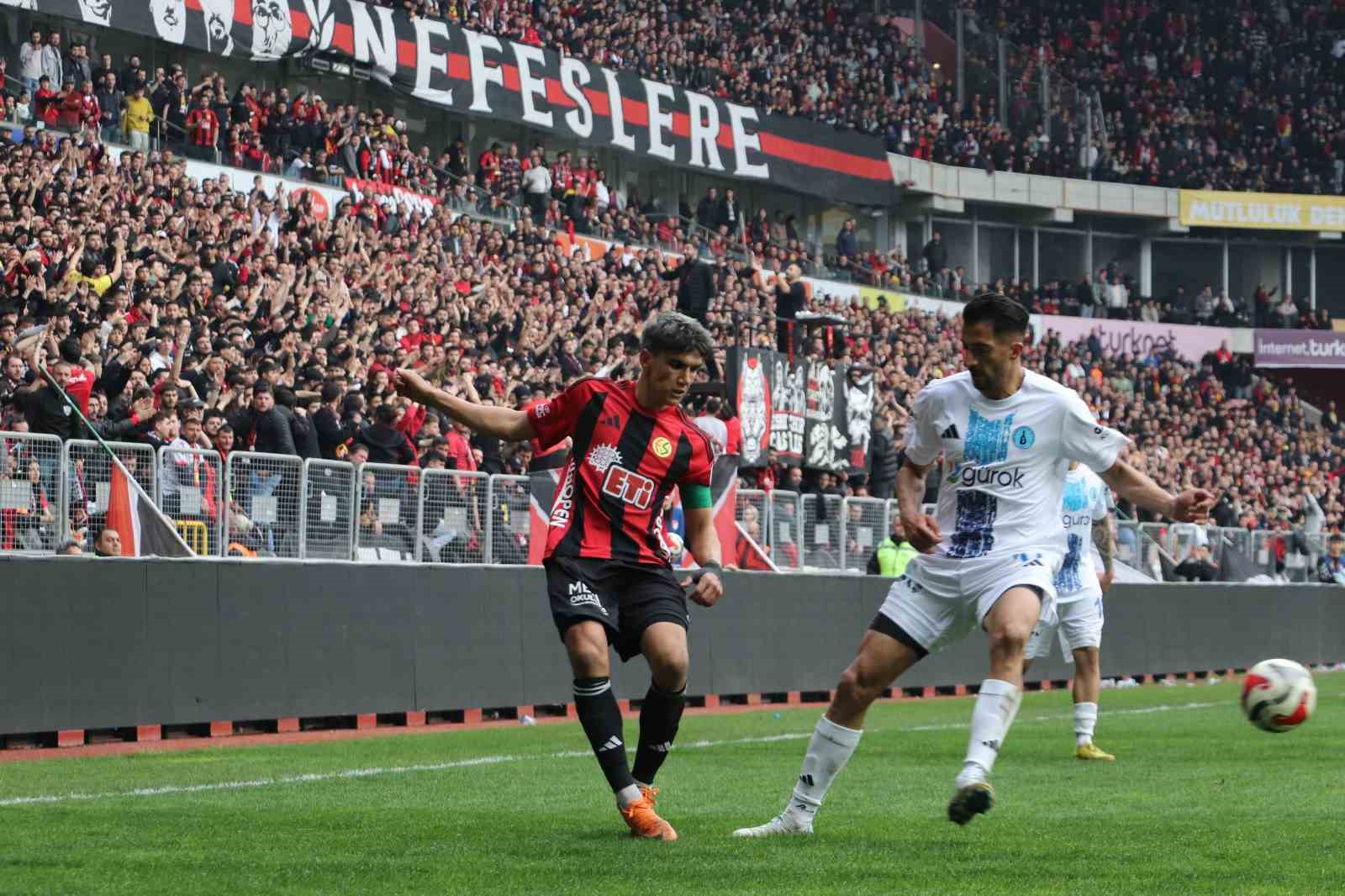 TFF 3. Lig: Eskişehirspor: 4 - Kütahyaspor: 0
