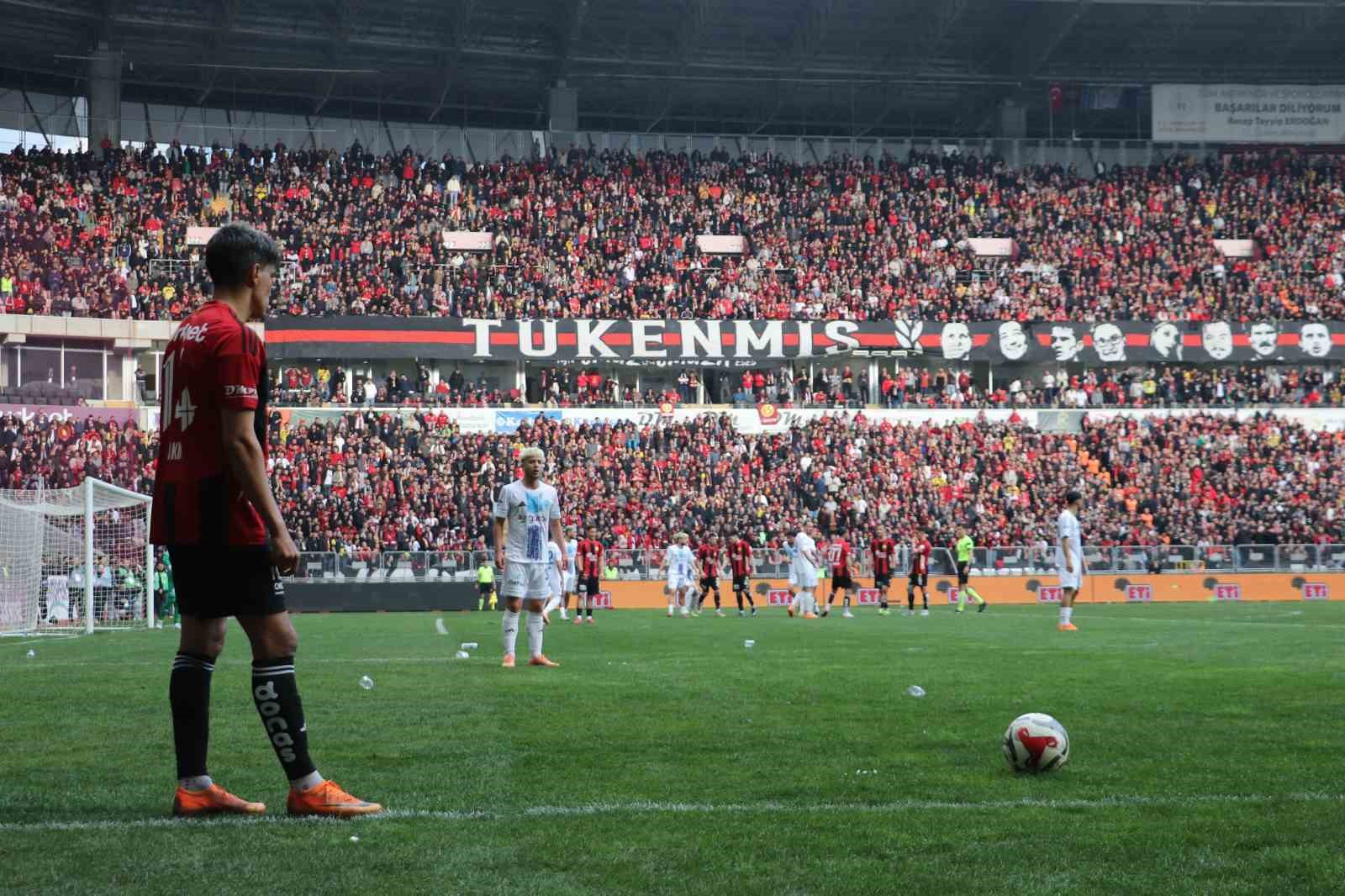 TFF 3. Lig: Eskişehirspor: 4 - Kütahyaspor: 0
