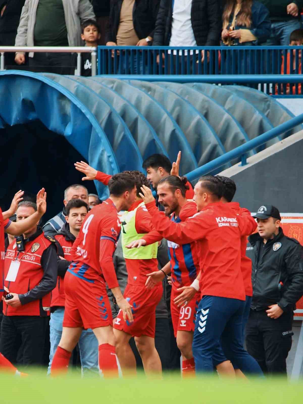 TFF 3. Lig: Karabük İdman Yurdu: 3 - Artvin Hopaspor: 1
TFF 3. Lig: Karabük İdman Yurdu: 3 - Artvin Hopaspor: 1