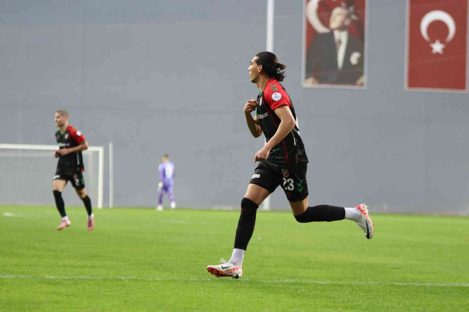 TFF 3. Lig: Karşıyaka: 3 - İzmir Çoruhlu FK: 1
TFF 3. Lig: Karşıyaka: 3 - İzmir Çoruhlu FK: 1