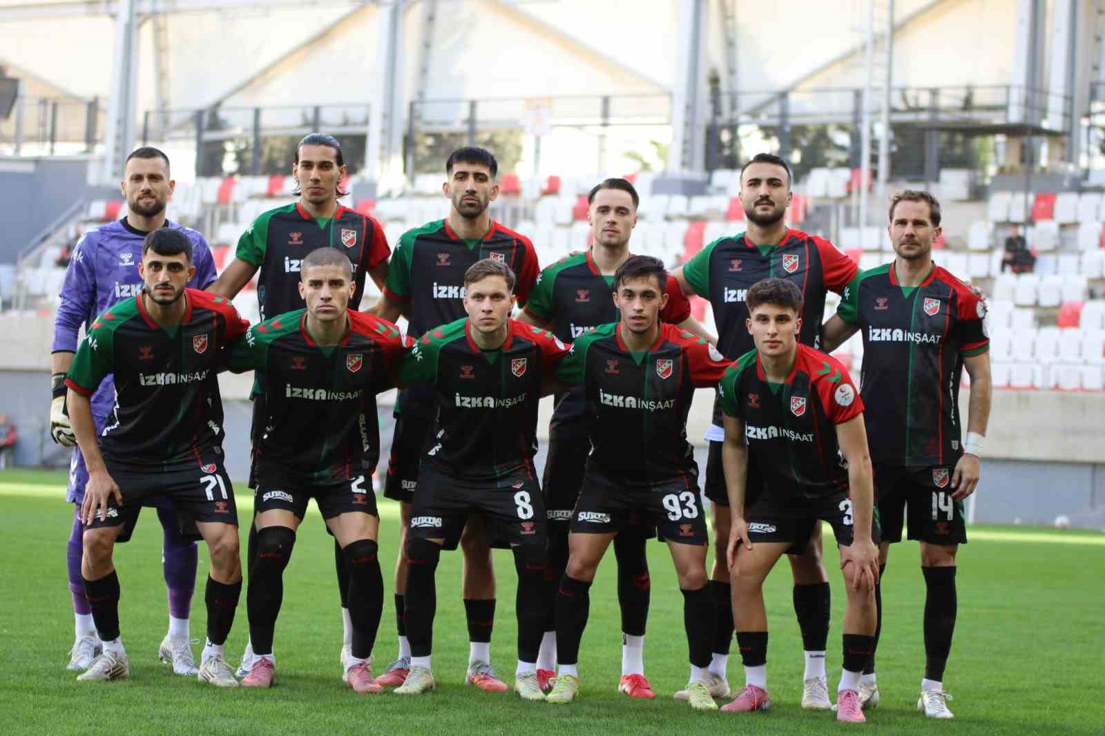 TFF 3. Lig: Karşıyaka: 3 - İzmir Çoruhlu FK: 1
TFF 3. Lig: Karşıyaka: 3 - İzmir Çoruhlu FK: 1