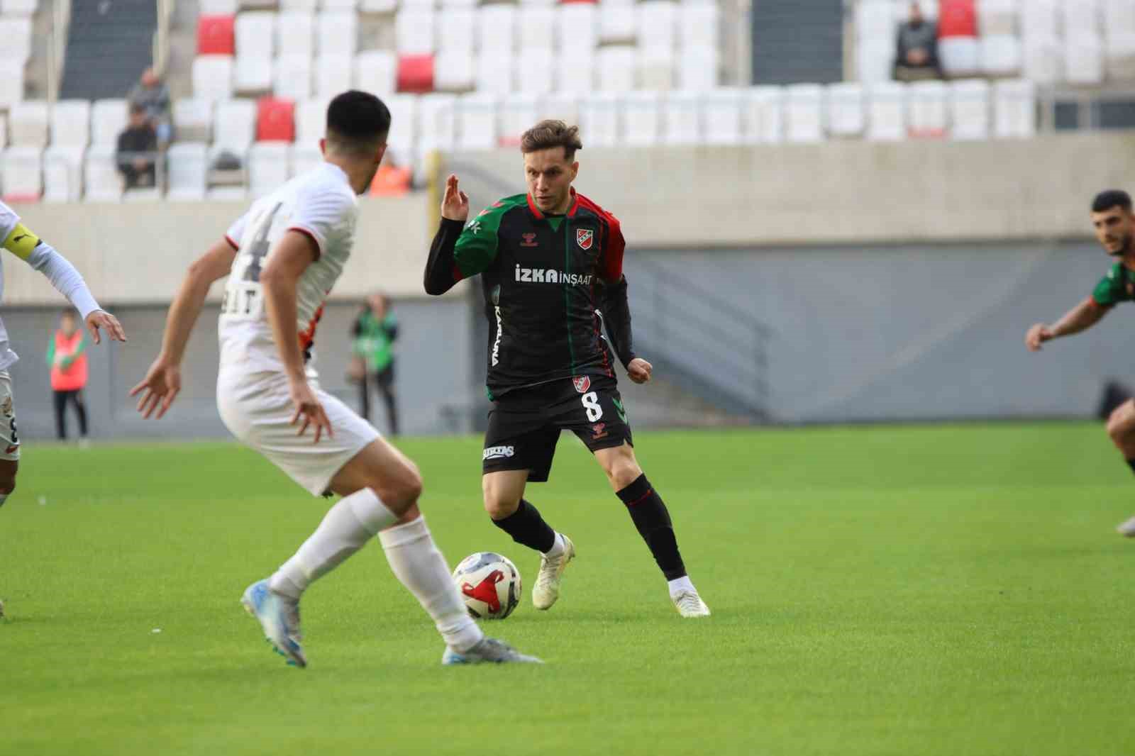 TFF 3. Lig: Karşıyaka: 3 - İzmir Çoruhlu FK: 1
TFF 3. Lig: Karşıyaka: 3 - İzmir Çoruhlu FK: 1