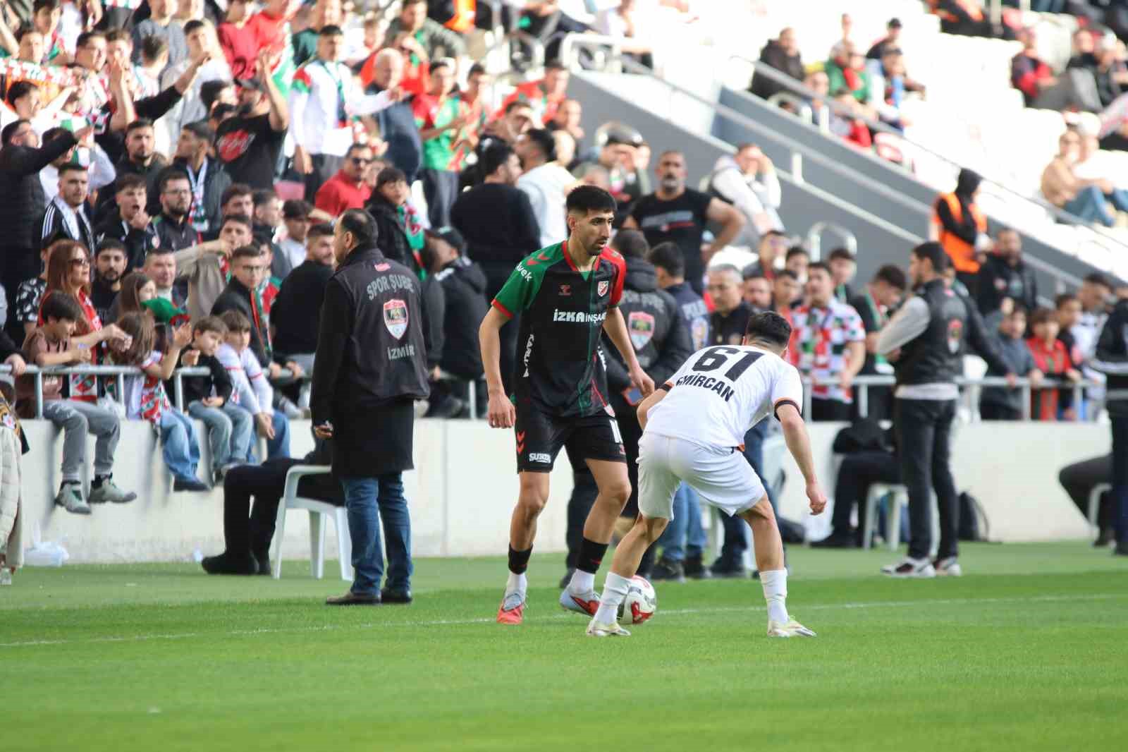 TFF 3. Lig: Karşıyaka: 3 - İzmir Çoruhlu FK: 1
TFF 3. Lig: Karşıyaka: 3 - İzmir Çoruhlu FK: 1