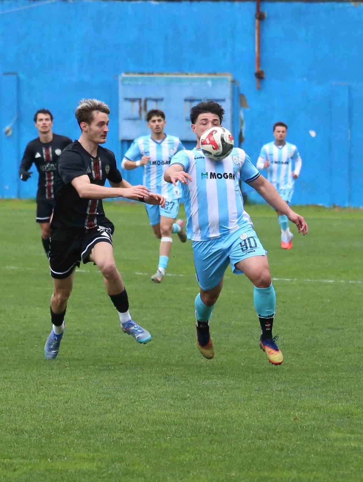 TFF: 3. Lig: Pazarspor: 2 - Yozgat Belediyesi Bozokspor: 1
TFF: 3. Lig: Pazarspor: 2 - Yozgat Belediyesi Bozokspor: 1