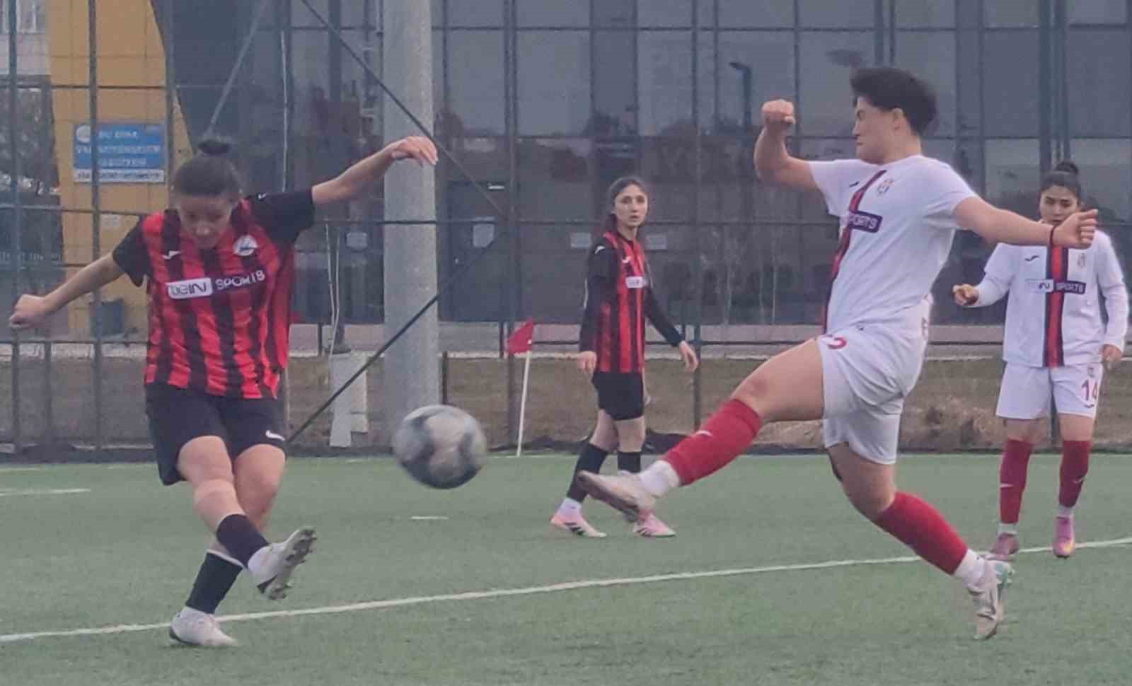 TFF Kadınlar 2. Lig: Vangücü SK: 2 - Siverek Kadın SK: 0
