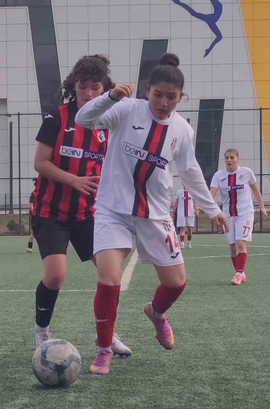 TFF Kadınlar 2. Lig: Vangücü SK: 2 - Siverek Kadın SK: 0
