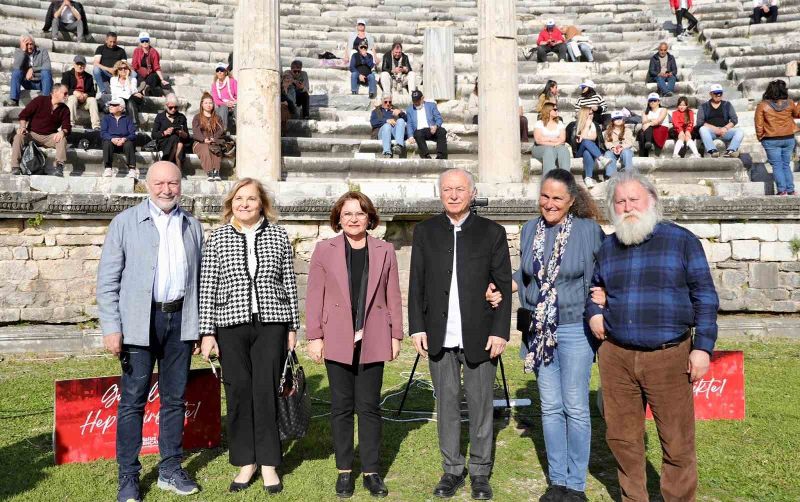 Thales’in kenti Miletos’ta ’Matematik ve Umut’ temalı buluşma gerçekleştirildi
Thales’in kenti Miletos’ta ’Matematik ve Umut’ temalı buluşma gerçekleştirildi